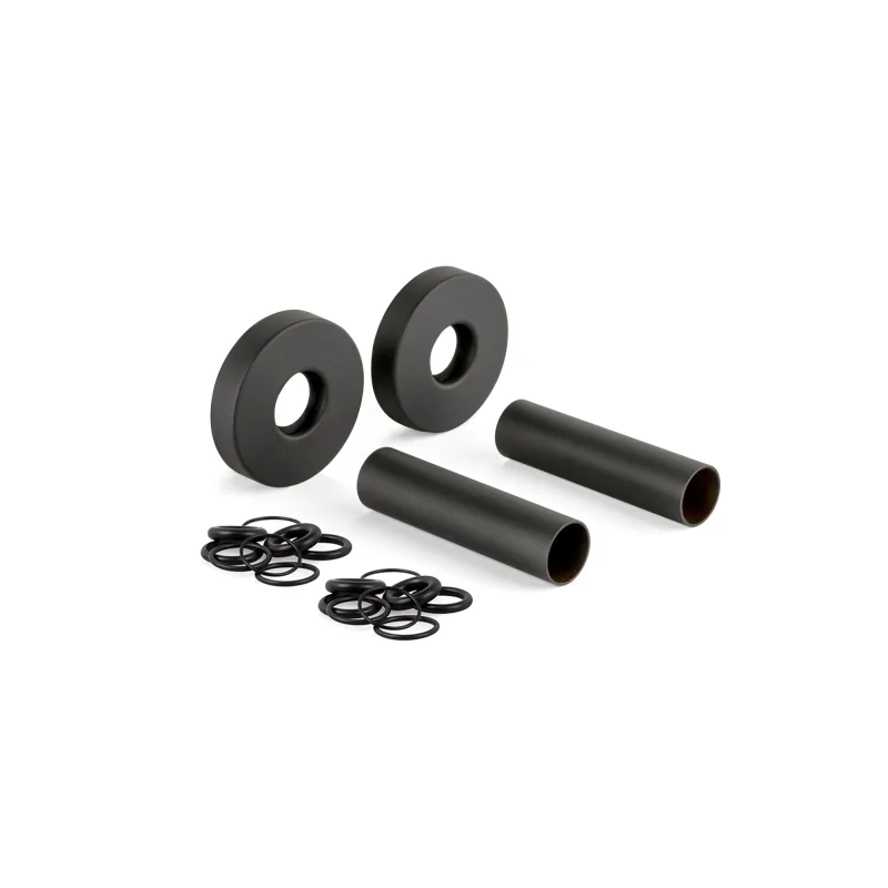 Kit copritubo in ottone (2 rosoni e 2 copritubo) con finitura NERA per tubi dal Ø12 al Ø16 Kit copritubo in ottone (2 rosoni e 2 copritubo) con finitura NERA per tubi dal Ø12 al Ø16