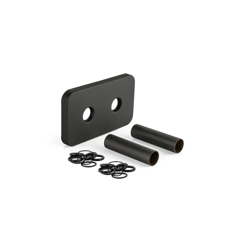 Kit copritubo in ottone con interasse da 50 mm (1 rosone e 2 copritubo) con finitura NERA per tubi dal Ø12 al Ø16 Kit copritubo in ottone con interasse da 50 mm (1 rosone e 2 copritubo) con finitura NERA per tubi dal Ø12 al Ø16